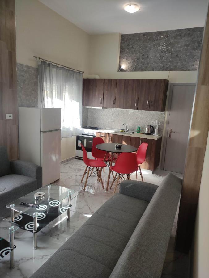 Gcm 2 Rooms Kentro Katerini Bagian luar foto